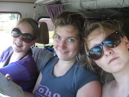 typische Verteilung im Auto : Driver (Elisa), Navigator (Dana) and Left-Hand-Observer (Hannah) 