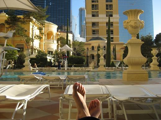 Den Nachmittag verbrachten wir im und am beheizten Pool !