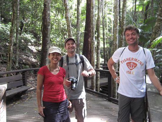 An dieser Stelle moechten wir viele liebe Gruesse an Thomas und Thuy senden! Ihr seid bestimmt auch noch unterwegs und wir hoffen, dass Ihr noch ne super schoene Zeit auf Hawai und in Californien erlebt! Es war schoen, mit Euch Fraser Island zu erkunden!