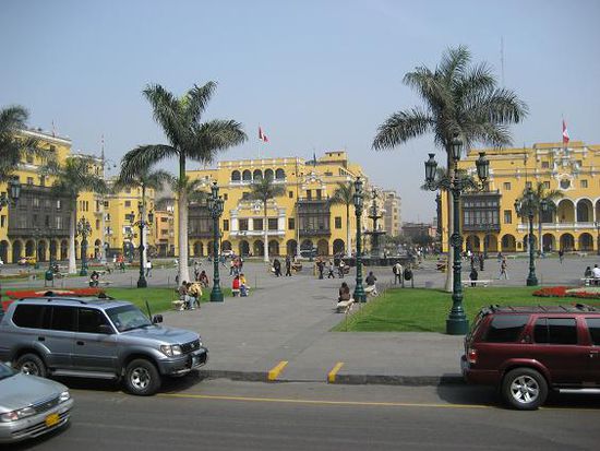 die Plaza de Armas (Hauptplaza)