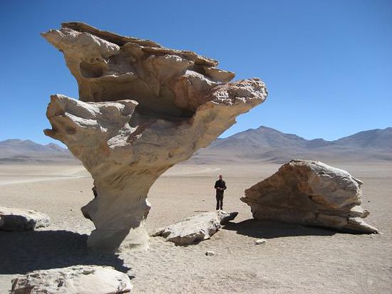 urtuemliche Steine in der Wueste