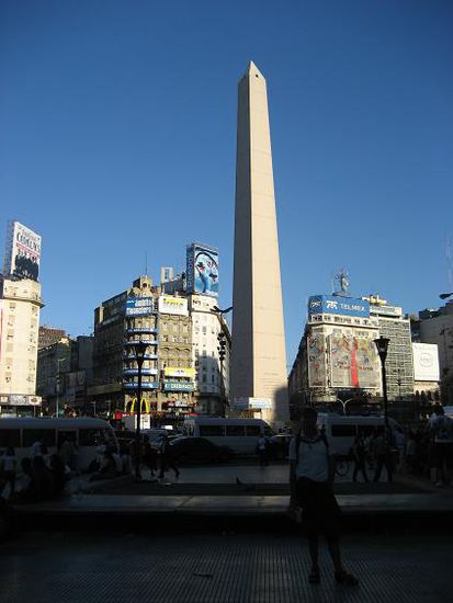 Der Obelisk - ein Wahrzeichen von Buenos Aires.