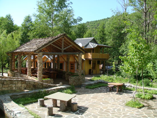 viele diverse Sitzgelegenheiten