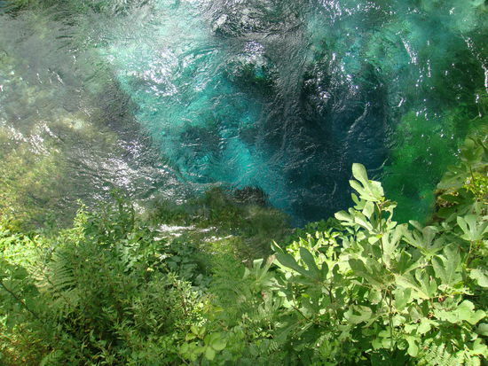 Blue Eye, ein Platz an dem das Wasser aus allen Richtungen kommt
