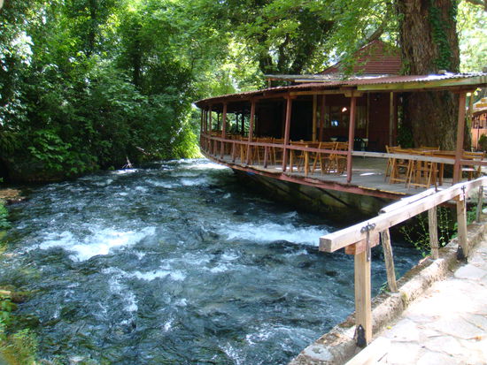 Restaurant über dem Wasser