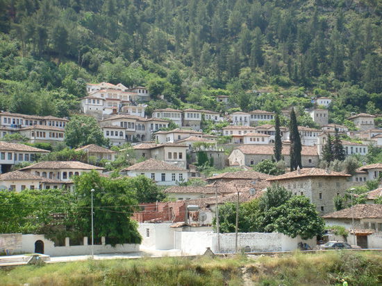 Blick auf die Häuser im osmanischen Baustil