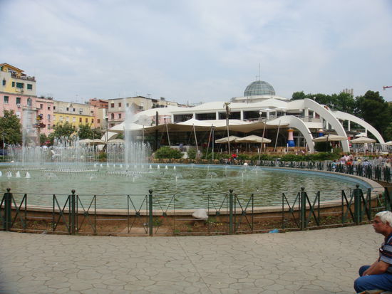 Brunnen in Thirana