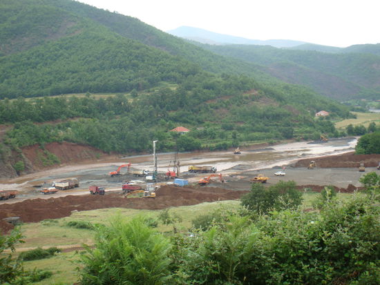 Bauarbeiten für die neue Straße