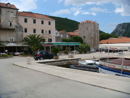 Blick auf den kleinen Hafen und