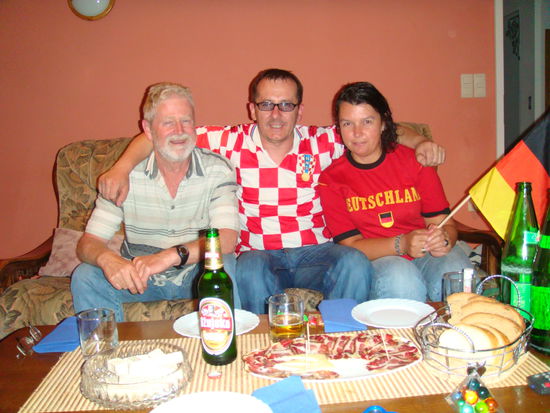 gemeinsam bei Fußball mit Freunden