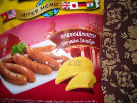 Die haben wir im 7/11-Shop entdeckt. Schmecken aber zum Glueck kein bisschen nach deutscher Wurst. Riechen aber nach verkokelter Bratwurst.