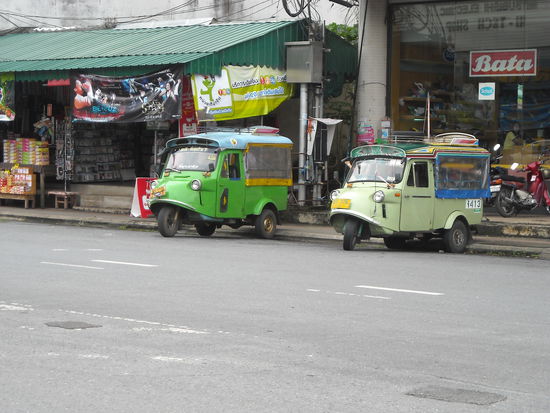 Das war unser Taxi. Sie heissen hier Tuk-Tuk. Wegen dem Geraeusch.