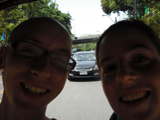 Nils und Lisa mit dem Tuk-Tuk durch Bangkok