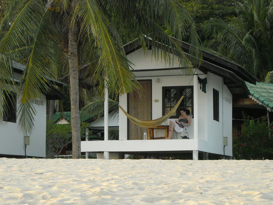 Unser Bungalow mit Haengematte