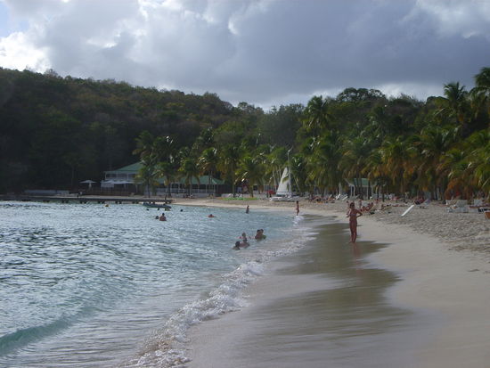 Interessante Atmosphäre 
mit dicken tropischen Wolken ...
Club med "La Caravelle", St. Anne