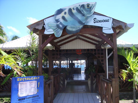 Schattiges Restaurant direkt am Meer -
was will man mehr???