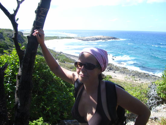 Kurze Rast unter dem einzigen BAUM 
auf dem Weg zum Aussichtspunkt ...