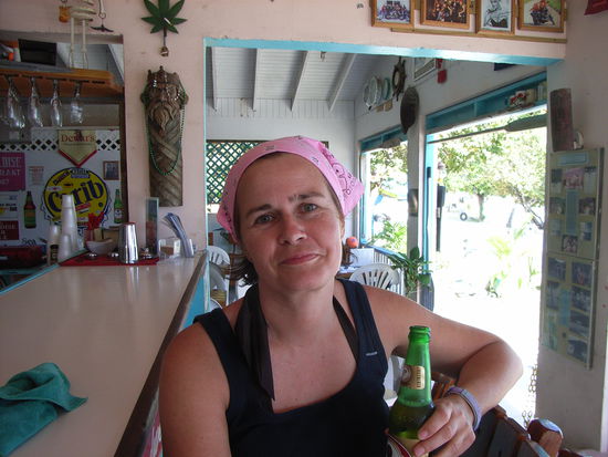 ... und Ali auch - glücklicherweise gibt's genügend EISKALTES "Presidente"für alle!!!