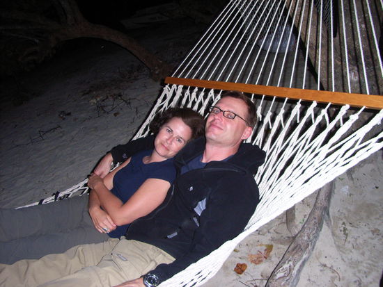 Feiern ist anstrengend - 
aber zum Glück findet sich bei Foxy's 
die eine oder andere 
DOPPELHAENGEMATTE ...
FOXY's - hier könnt ihr Euch selbst ein Bild machen!
