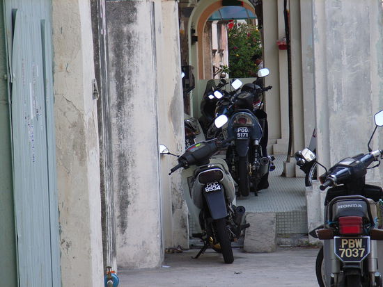 mopeds in ruhestellung