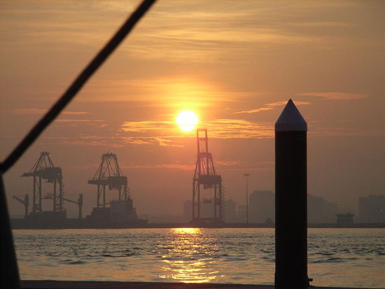 Morgenstimmung im Hafen von Penang ...