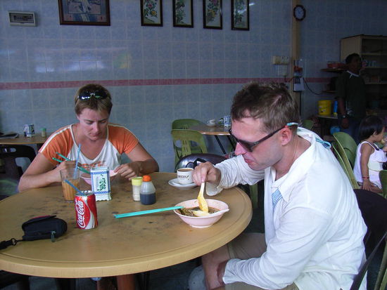 Kein 5-Sterne-DeLuxe-Restaurant - aber wer braucht das schon??? 
Die LAKSA schmeckt und schmeckt und schmeckt ...