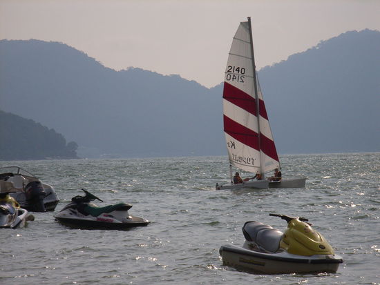 ... mit Wind- oder Motorkraft zu Wasser ...