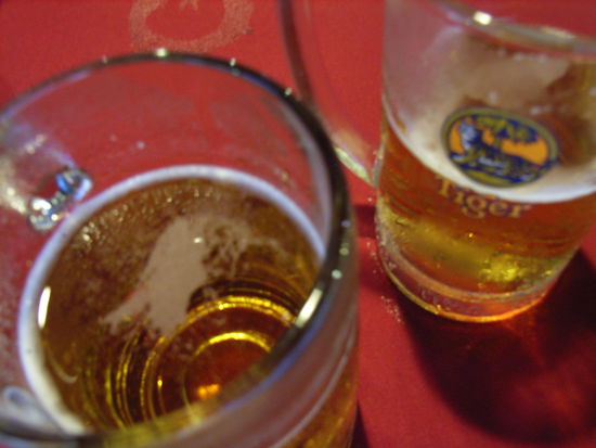 Vorher noch ein kühles TIGER in Charlie's Place ...