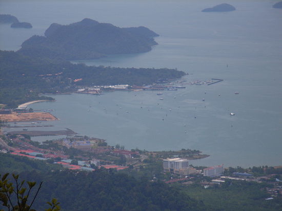 Blick auf die Bucht von Kuah und die Marina