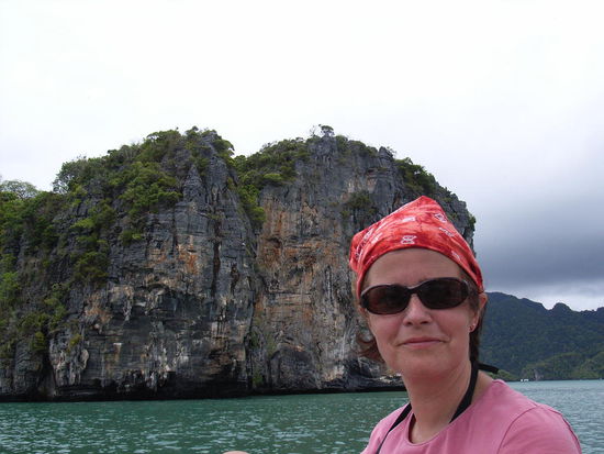 Zwischen den Felsinselchen 
von Langkawi hin und her tuckern...