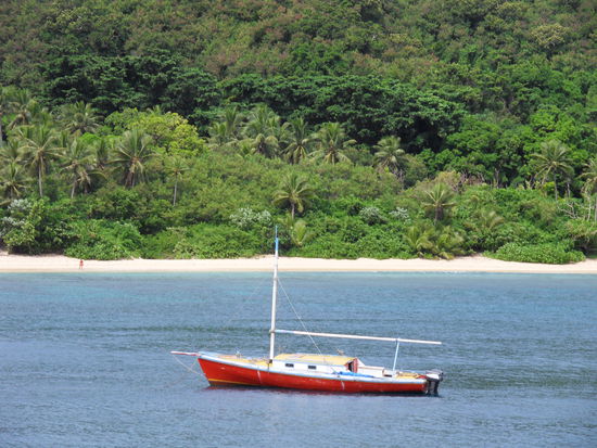 ... oder kleinere Yachten vor Anker liegen. Was für ein Leben!!!