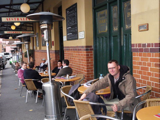 Wir genehmigen uns eine leckere Pizza, dafür ist das "Australians" bekannt.