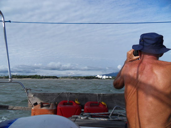 Wo ist die Einfahrt zur Marina? Und wo sind die Riffe???