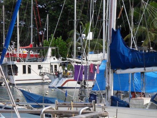 Hier liegen noch ein paar andere Boote,  aber wir sind die einzige deutsche Yacht.
