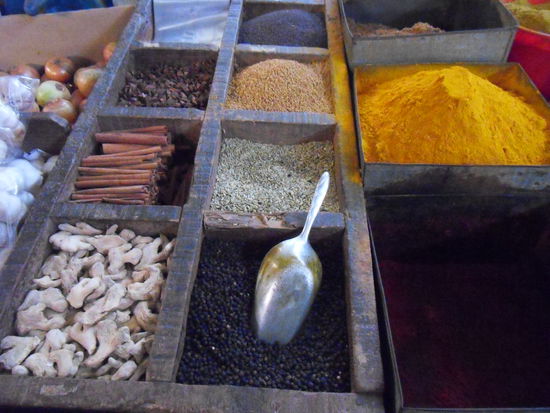 ... INDISCHE GEWÜRZE ...