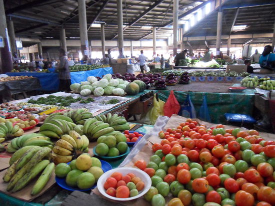 Ein riesiges Angebot an frischem Obst und Gemüse - es regnet genug auf Fiji, und die Sonne scheint auch!!!