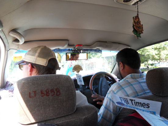 Im Taxi zur Marina, für 7 Fiji Dollar.