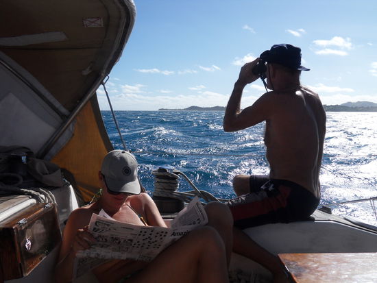 Manololailai in Sichtweite, umgeben von Riffen - aber die passieren wir ganz lässig!