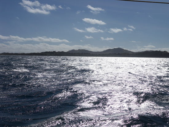 Da liegt sie schon - in der glitzernden Nachmittagssonne.