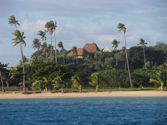 Vor dieser Kulisse liegen wir.