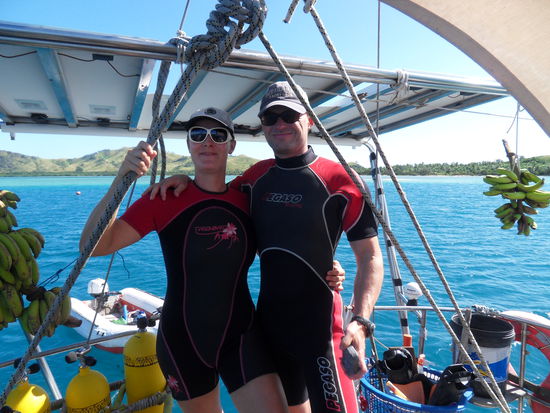 Die Taucher machen sich fertig zum Abtauchen.