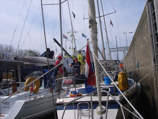 Ein paar andere Segler werden auch geschleust.