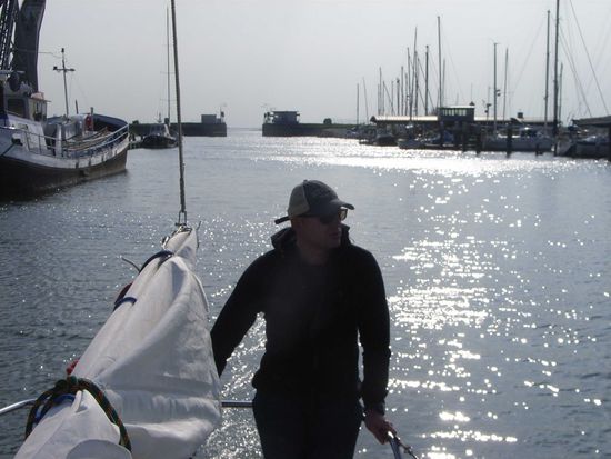 In der Nachmittagssonne tuckern wir in den Hafen von Zierikzee.