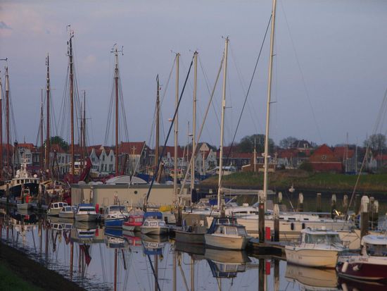 ... und weil´s so schön ist: Abendstimmung mit Booten, die Zweite.