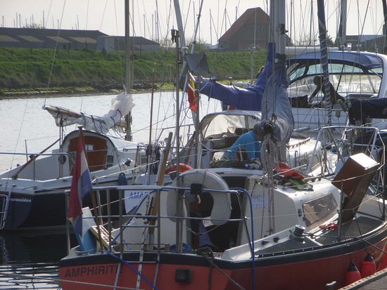 Unser Liegeplatz in Zierikzee - dritte Reihe im Paket, nicht schlecht!