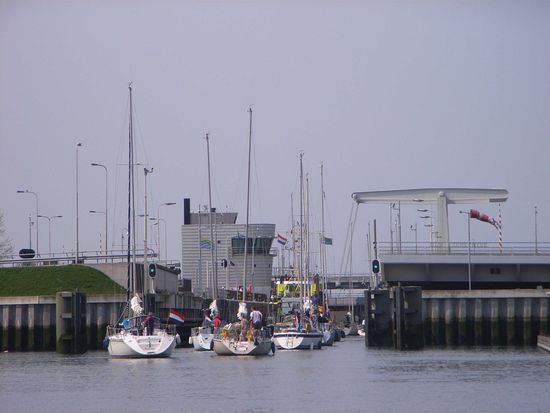 Viel los hier - aber unsere 7-Meter-Rennziege wird schon noch reinpassen!!!