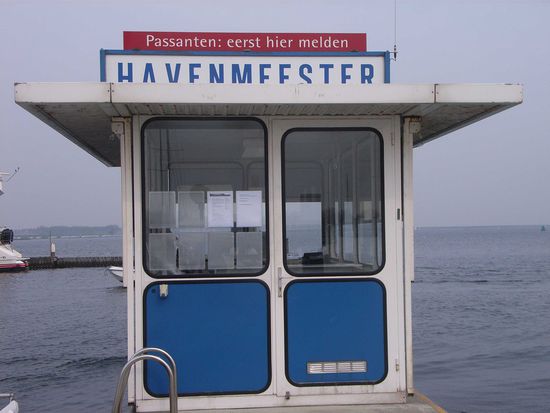 Hier soll man sich melden, ist aber niemand da, deshalb ...