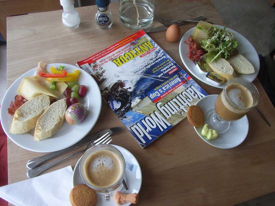 OSTERBRUNCH - mit allem Drum und Dran, sogar die Pfefferminz-Osterhasen wurden nicht vergessen!!!