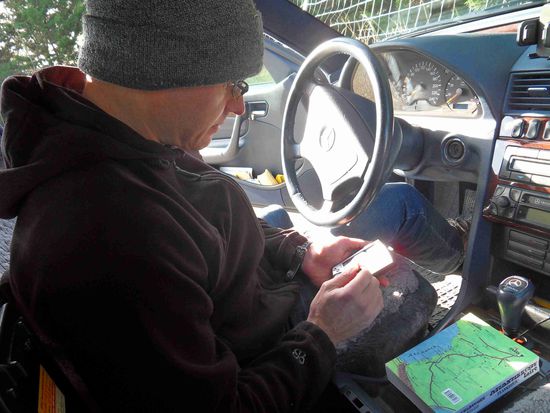 10:30 Uhr. Die Sonne lässt die Temperaturen auf ganze 6,5°C hochschnellen. Navi und herkömmliches Kartenmaterial wird bereitgelegt ... 