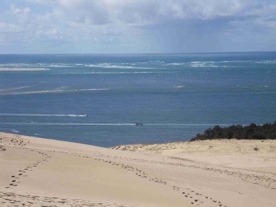 Himmel, Atlantik, Sand, ein paar Büsche